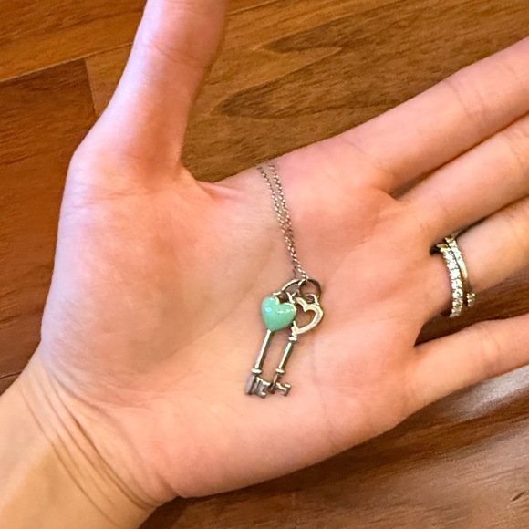 Tiffany & co 2 keys pendant necklacd - Picture 1 of 4